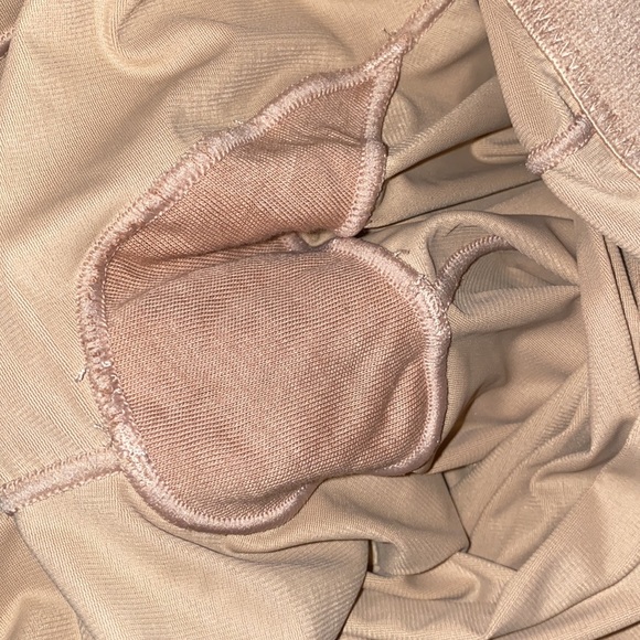 ASSETS by SPANX Mid-Thigh Shaping short large - Picture 8 of 9